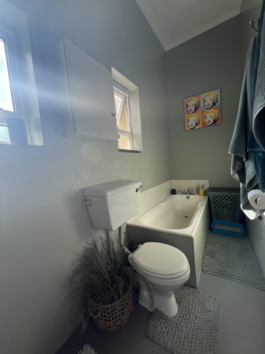 To Let 4 Bedroom Property for Rent in Strand Central Western Cape